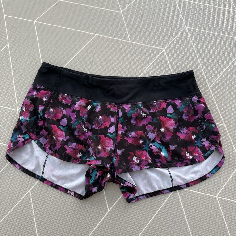 Lululemon Speed Short Size 8 Mini Midnight Bloom Black‎ Deep Fuschia / Black